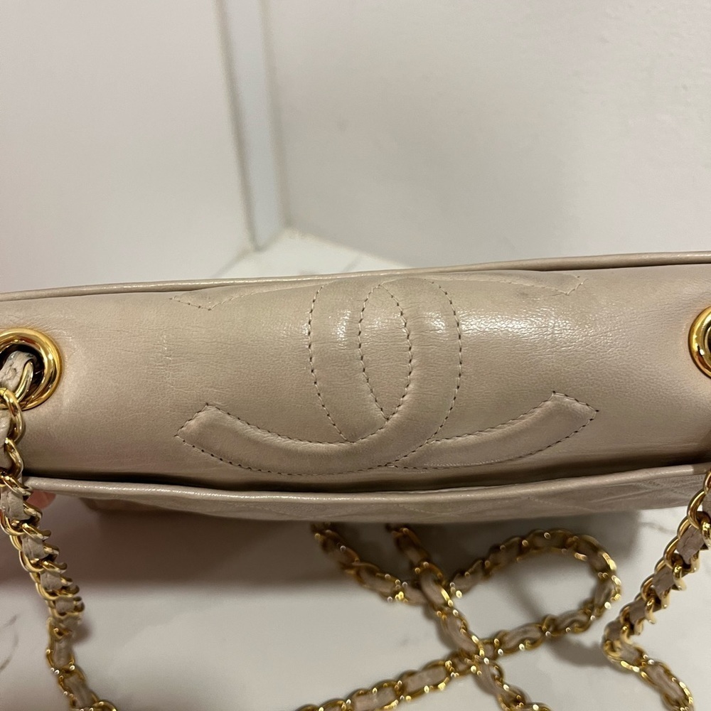 Chanel Lambskin Cream Shoulder Bag - Picture 4 of 15